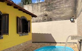 Casa no centro de Miguel Pereira